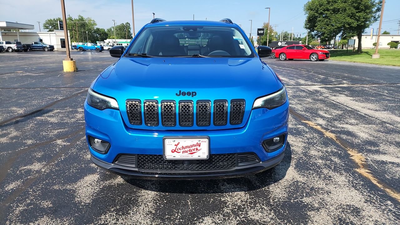 Used 2023 Hydro Blue Pearlcoat Jeep Altitude Lux image 3