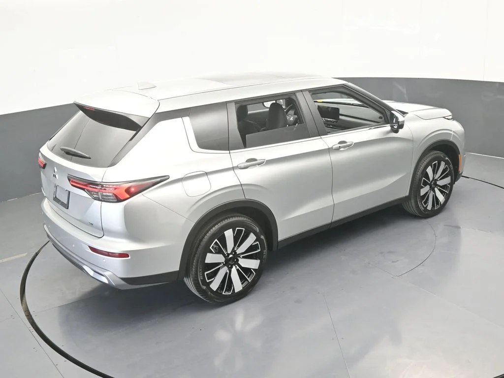 New 2026 Silver Alloy Mitsubishi SE image 52