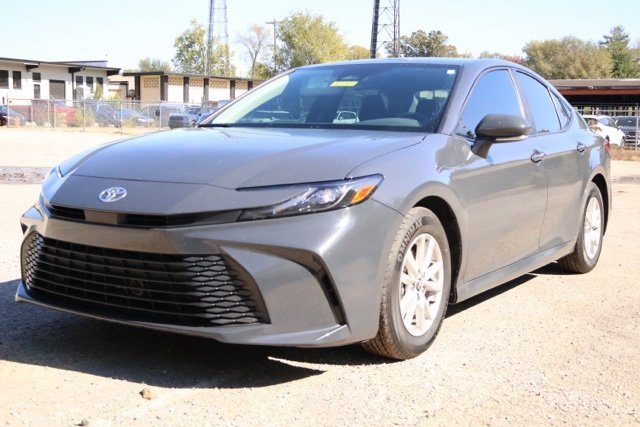 2025 Toyota Camry LE photo 3