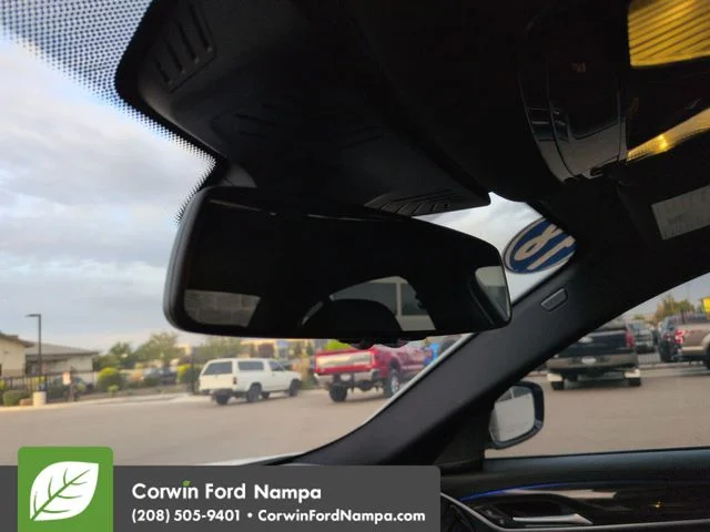 Used 2018 White BMW M550i xDrive image 21
