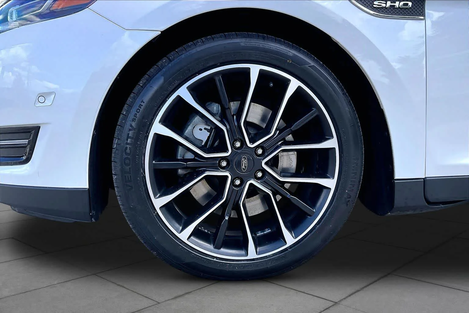 Used 2018 White Platinum Metallic Tri-Coat Ford SHO image 11