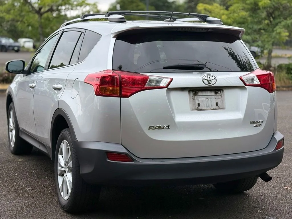 Used 2015 Silver Toyota Limited image 3