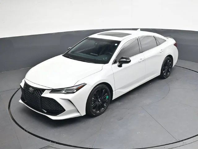 Used 2019 Pearl Toyota Touring image 29