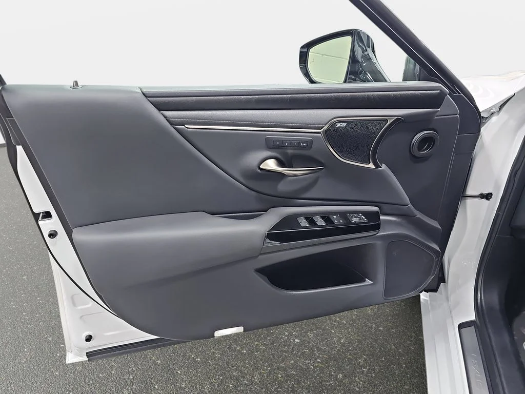 Used 2023 White Lexus 250 image 29