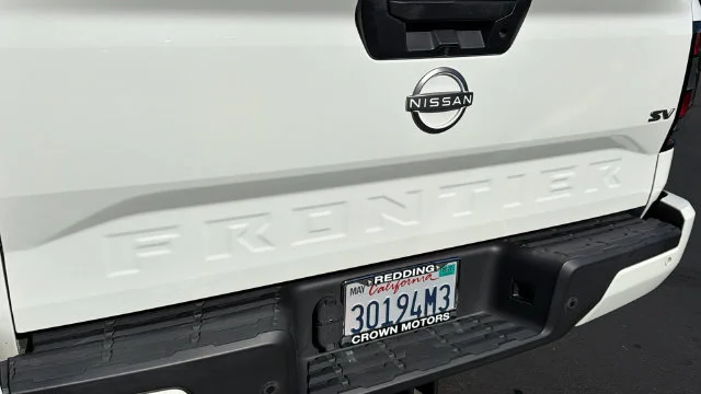 Used 2022 Glacier White Nissan SV image 12