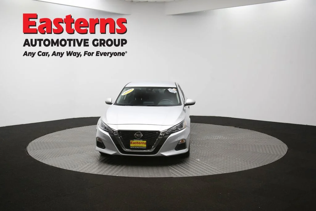 Used 2022 Silver Nissan 2.5 SV image 51