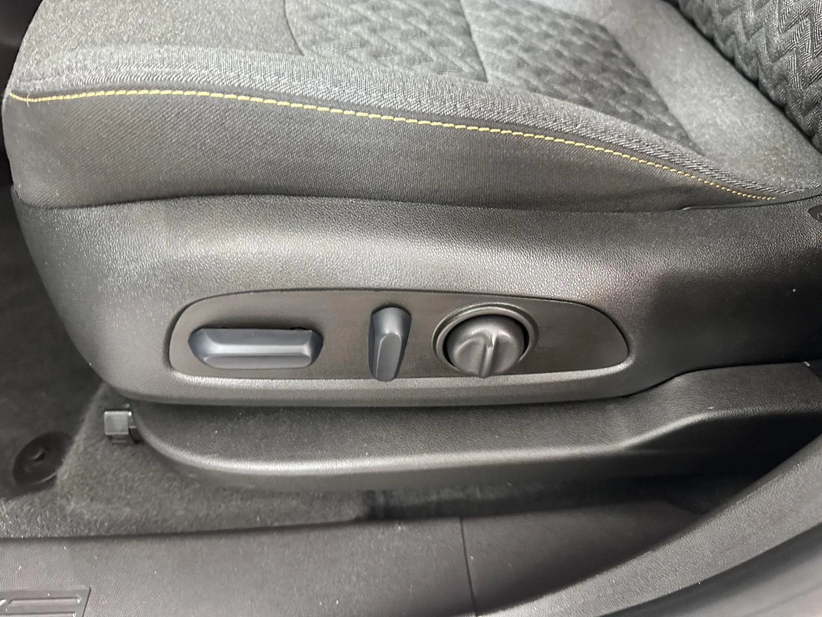 Used 2024 Summit White Chevrolet LT image 17