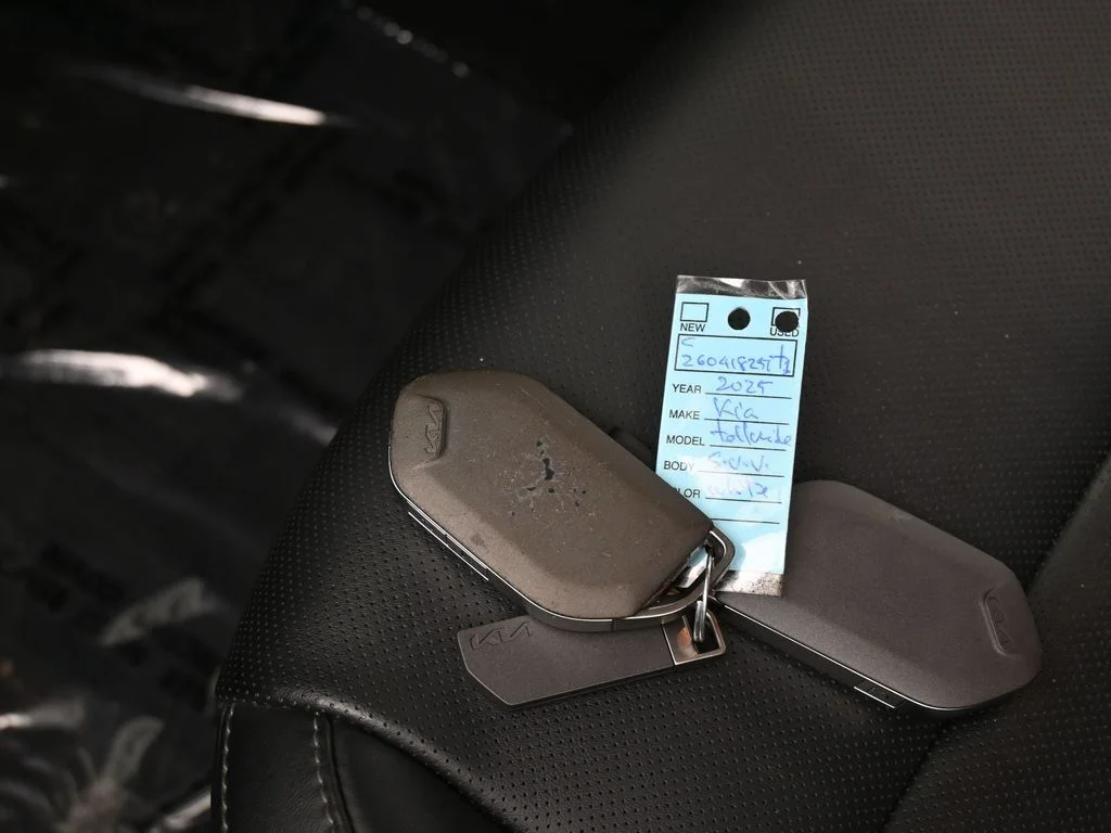 Used 2025 Glacial White Pearl Kia LX image 17