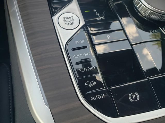 New 2026 Black Sapphire Metallic BMW xDrive40i image 25