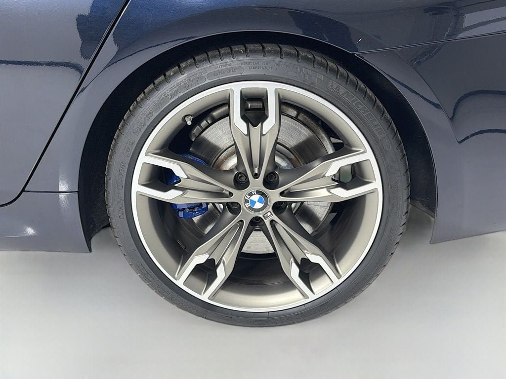 Used 2021 Carbon Black Metallic BMW M550i xDrive image 34
