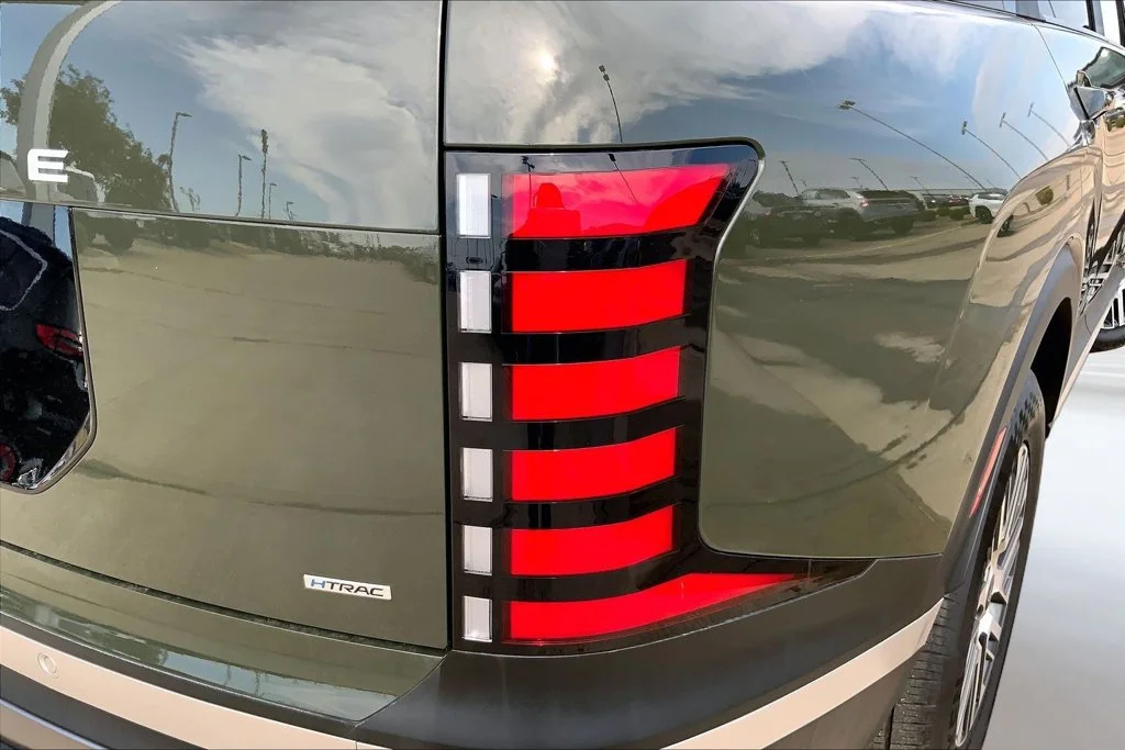 Used 2026 Titan Green Hyundai SEL image 29