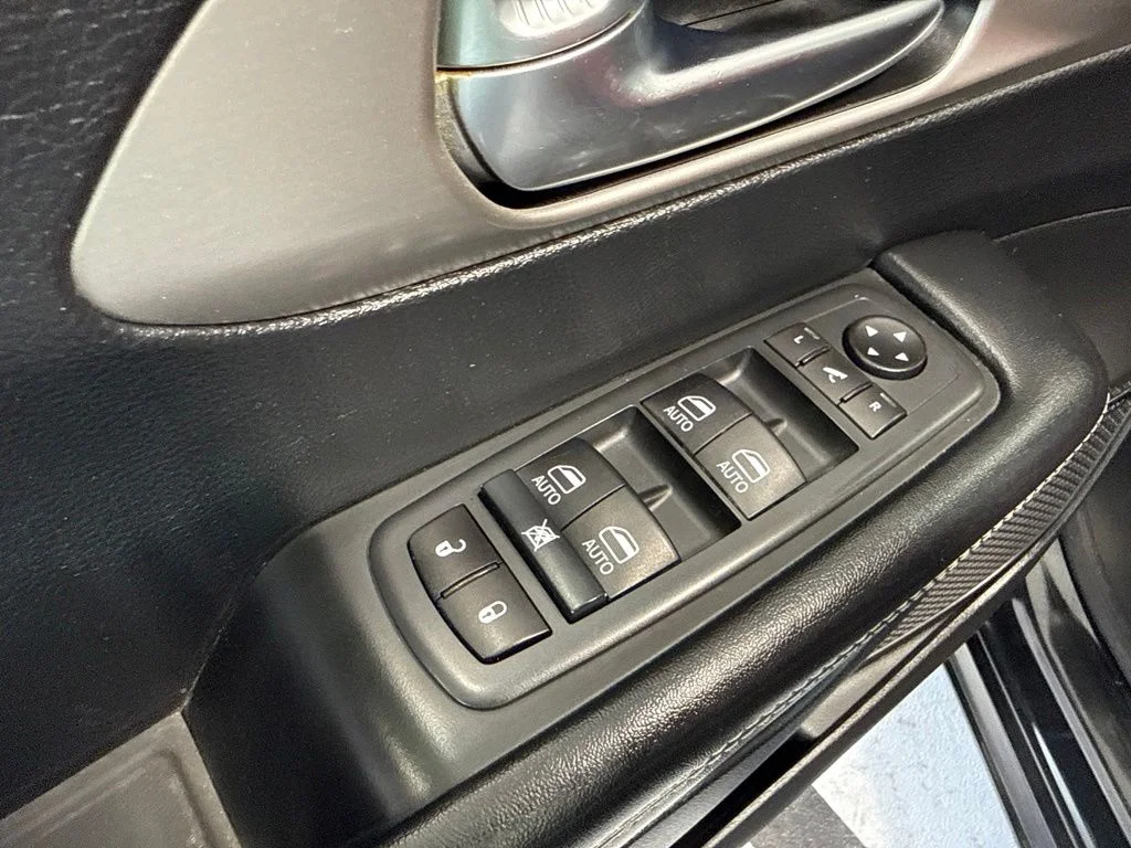 Used 2020 Black Chrysler Limited image 17