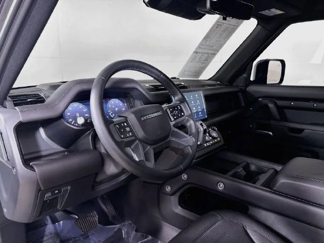 Certified Used 2025 Santorini Black Metallic Land Rover X-Dynamic SE image 9