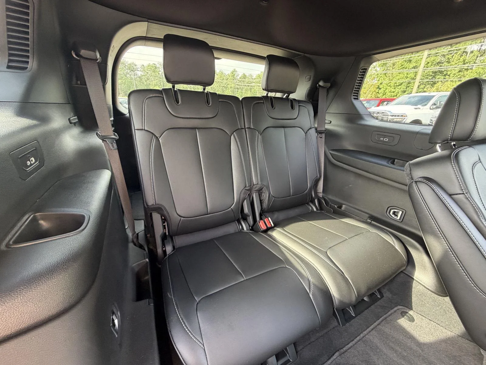 New 2026 Diamond Black Crystal Pearl-Coat Exterior Paint Jeep Limited image 22