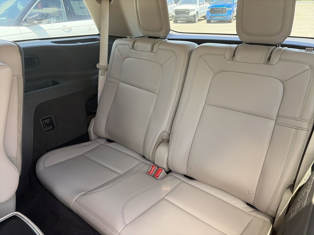Used 2023 Black Lincoln Reserve image 28