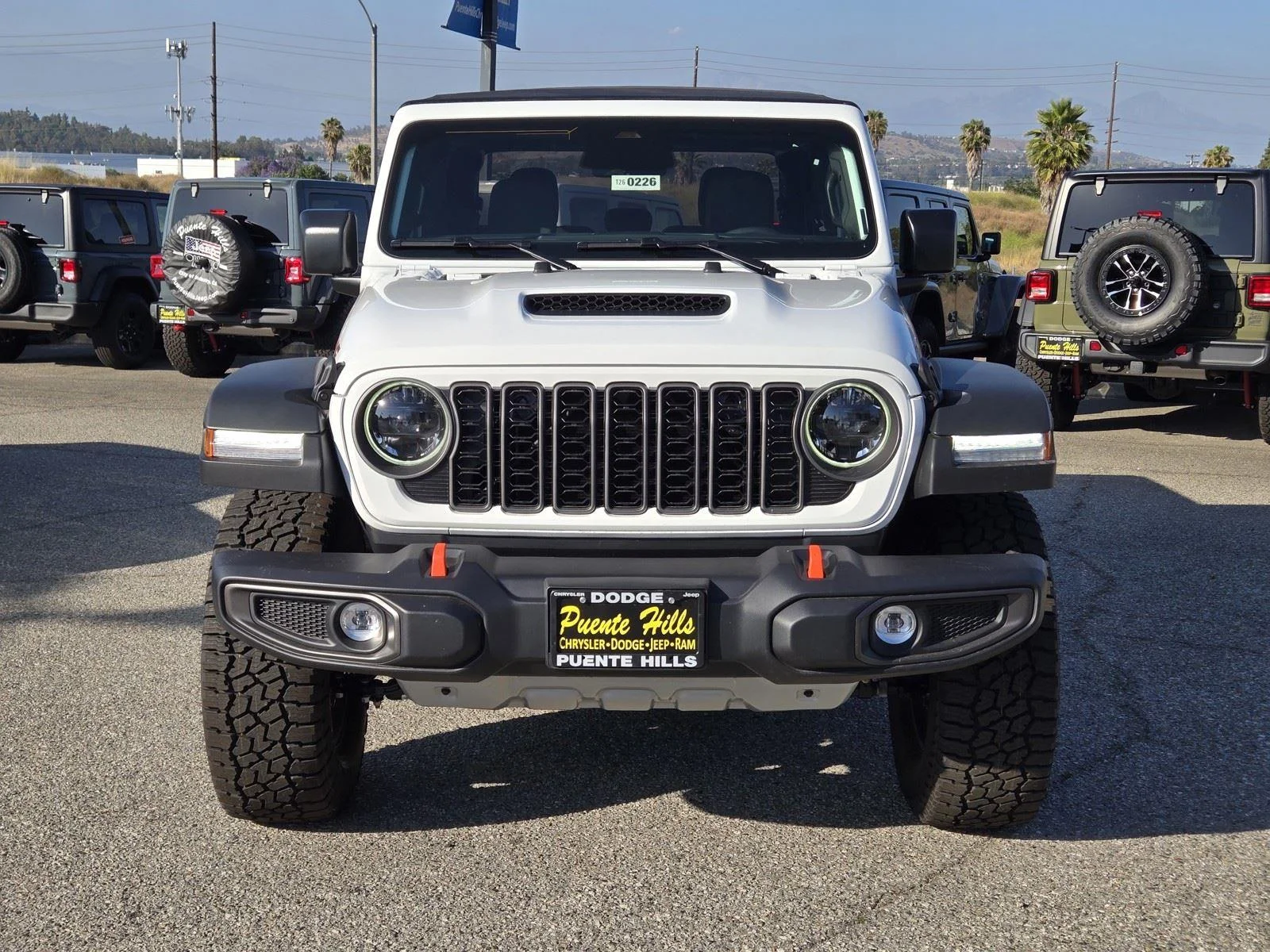 New 2026 Bright White Clear-Coat Exterior Paint Jeep Mojave image 2