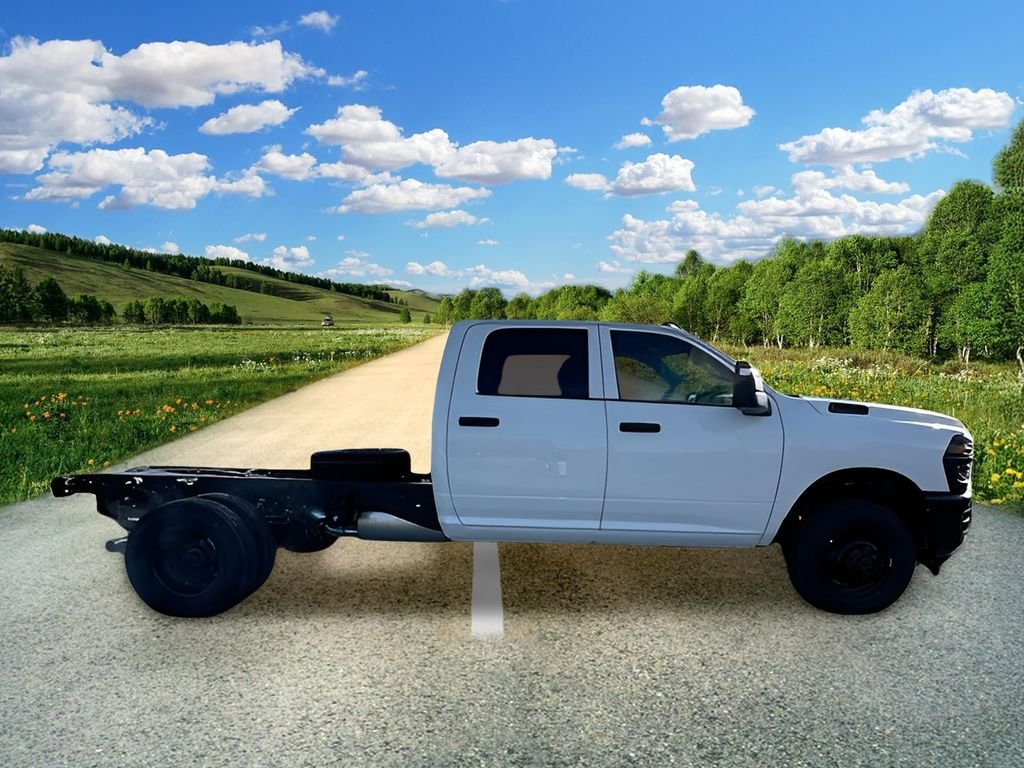 New 2026 Bright White Clear-Coat Exterior Paint RAM Tradesman image 3