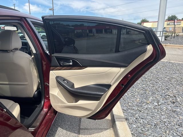 Used 2016 Red Nissan Platinum image 22