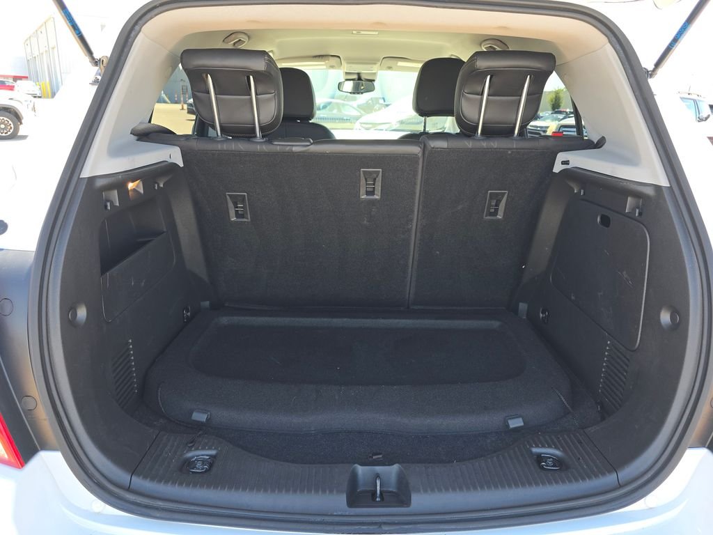 Used 2022 White Chevrolet LT image 21