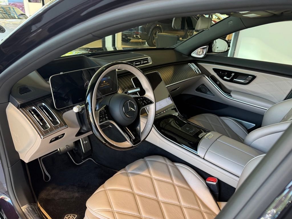 New 2025 MANUFAKTUR Moonlight White Metallic Mercedes-Benz Maybach S 680 image 15