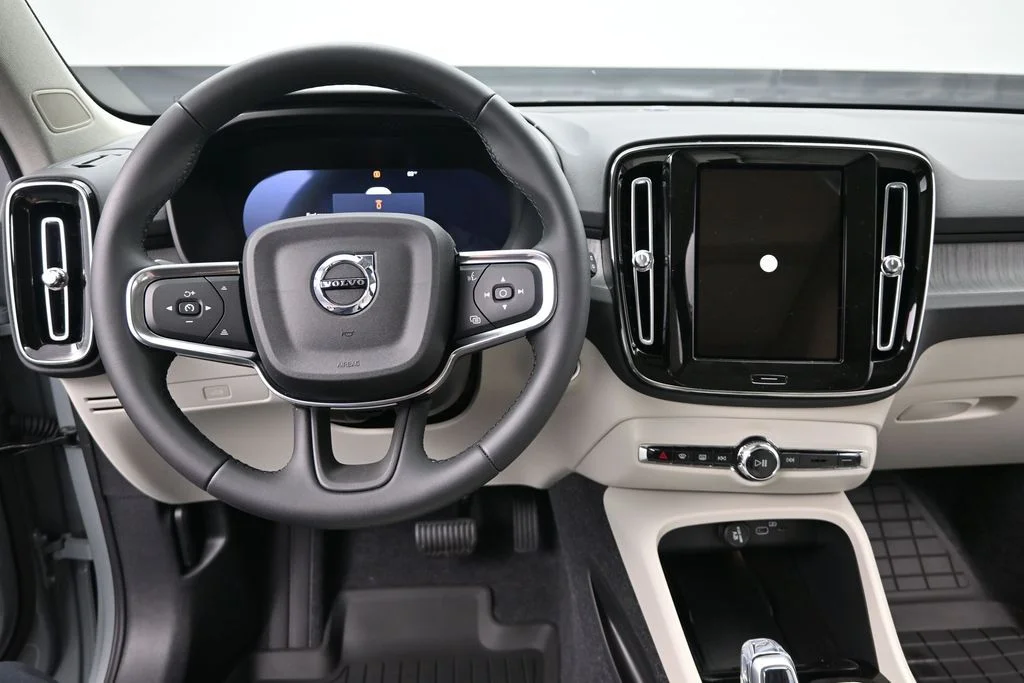 Used 2026 Vapour Grey Volvo Plus image 11
