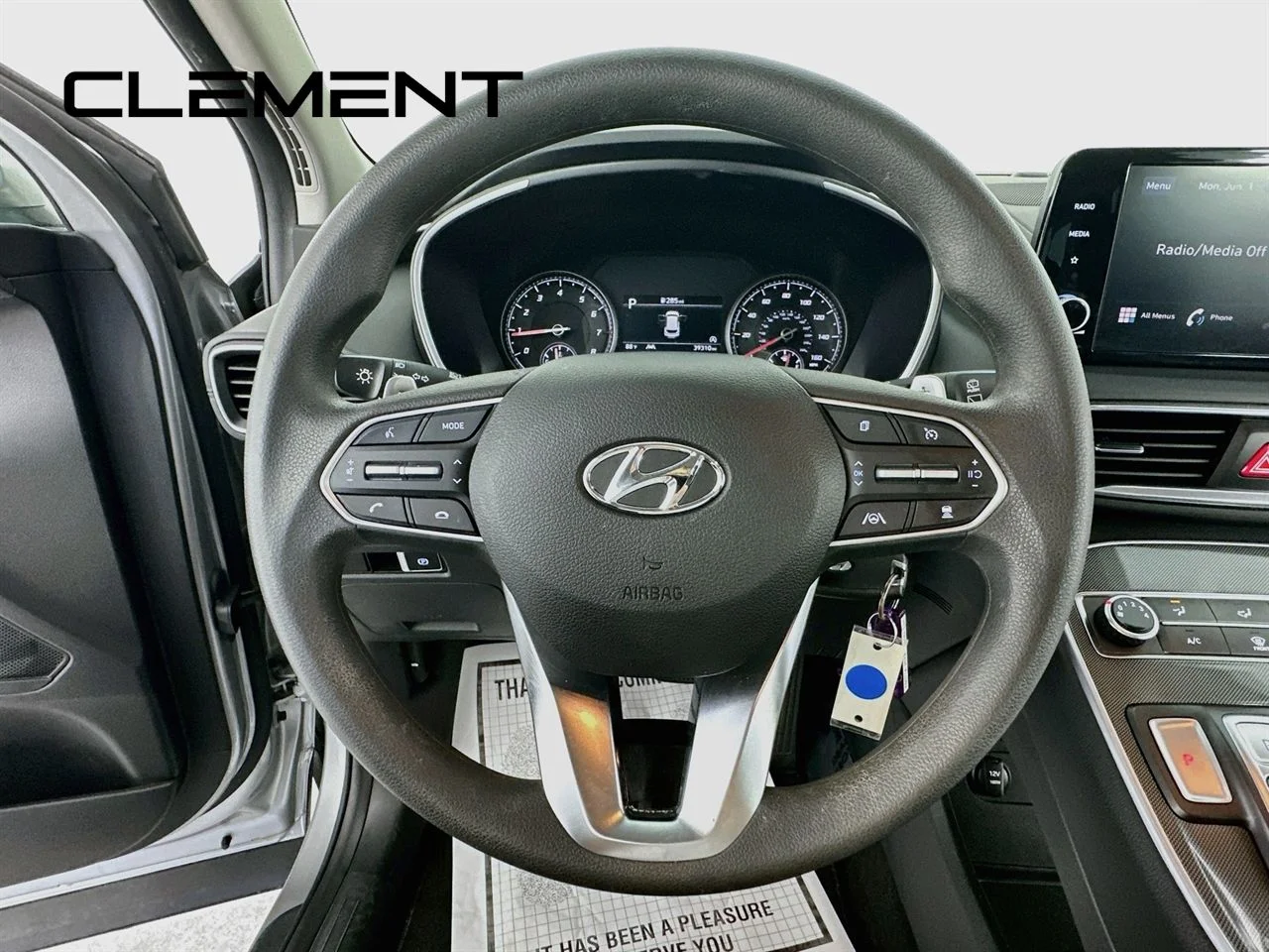 Used 2023 Shimmering Silver Pearl Hyundai SE image 15