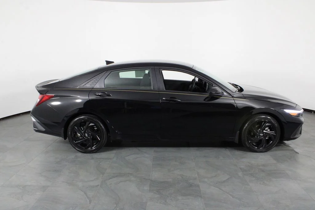 Used 2026 Black Hyundai SEL Sport image 12