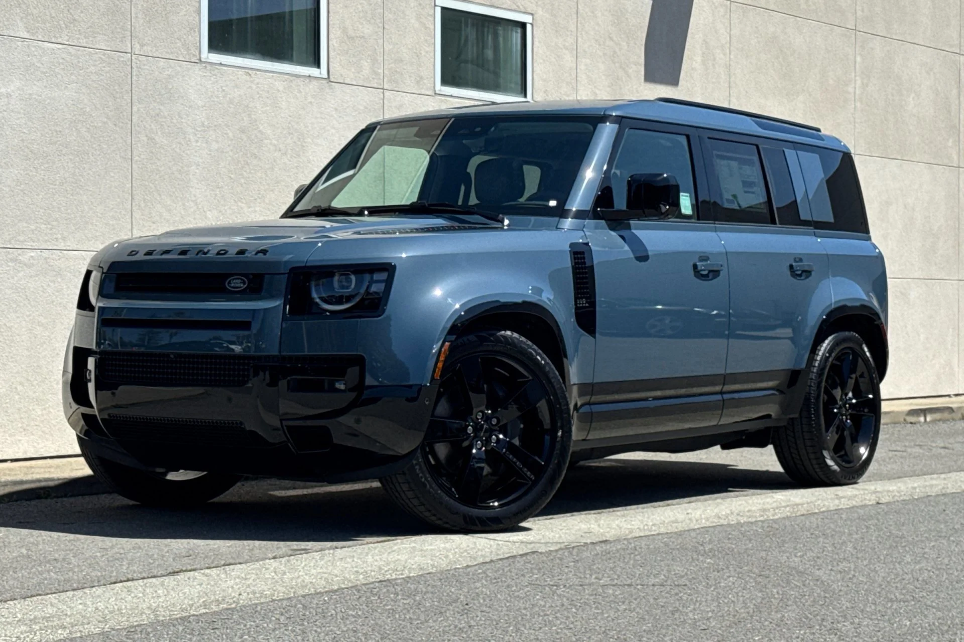 2026 Land Rover Defender 110 X-Dynamic SE P400's photo