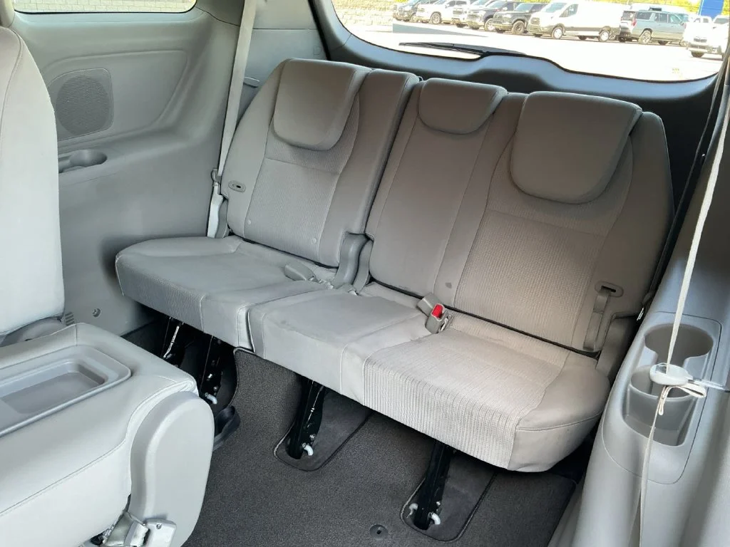 Used 2020 Silver Kia LX image 36