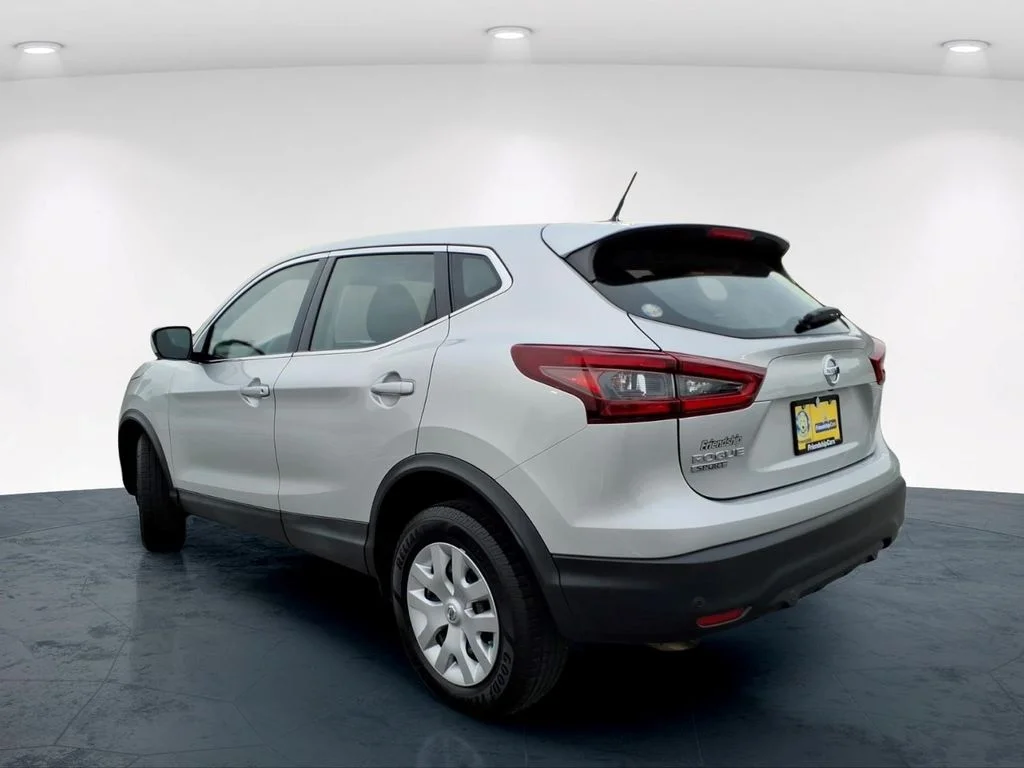 Used 2020 Silver Nissan S image 11