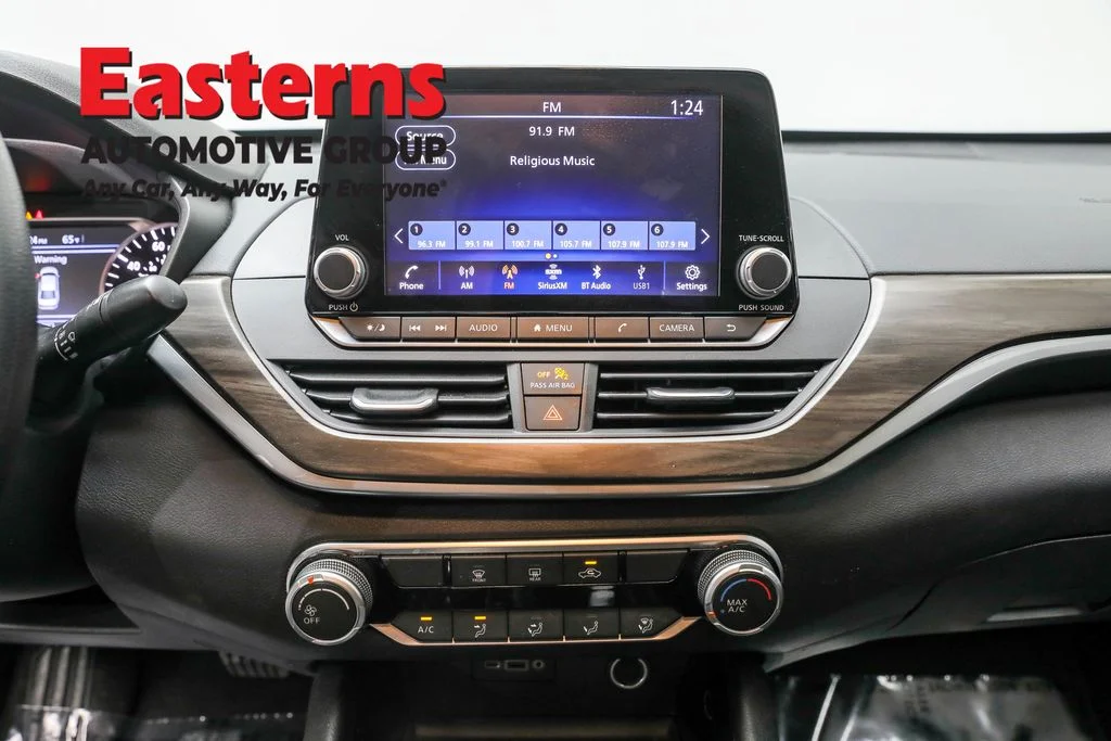Used 2024 Black Nissan 2.5 SV image 12