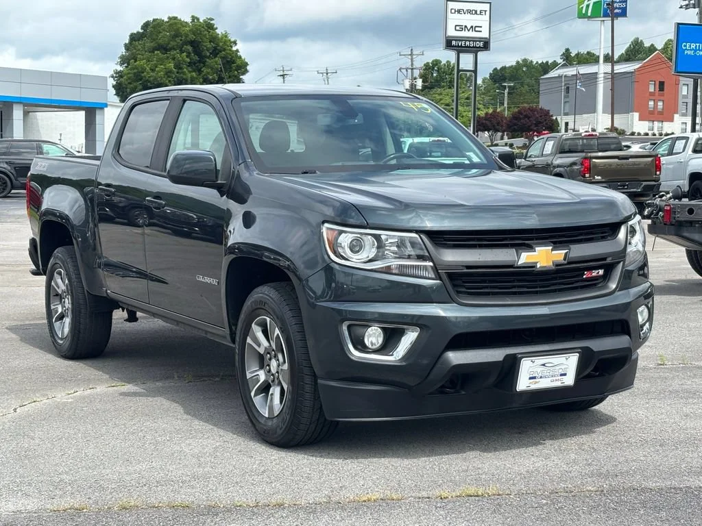Used 2018 GRAPHITE METALLIC Chevrolet 2WD Z71 image 4