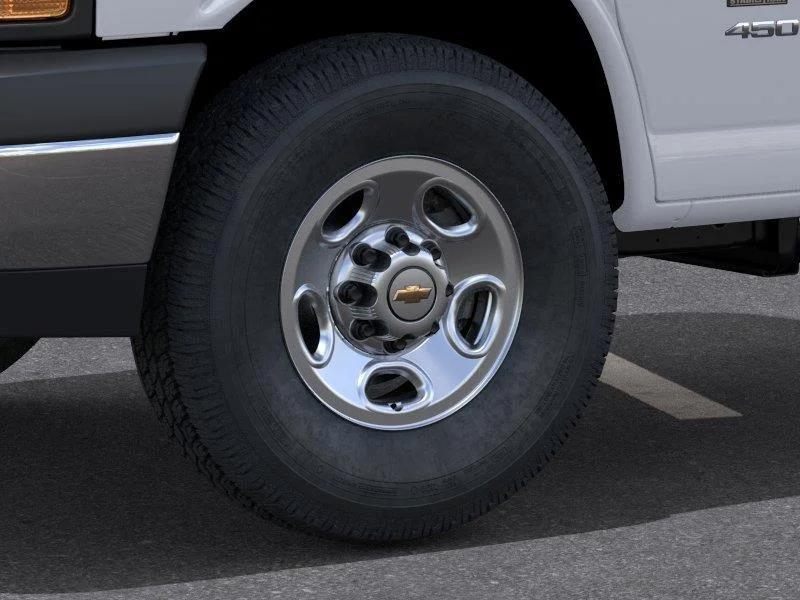 New 2026 Summit White Chevrolet 1WT image 9