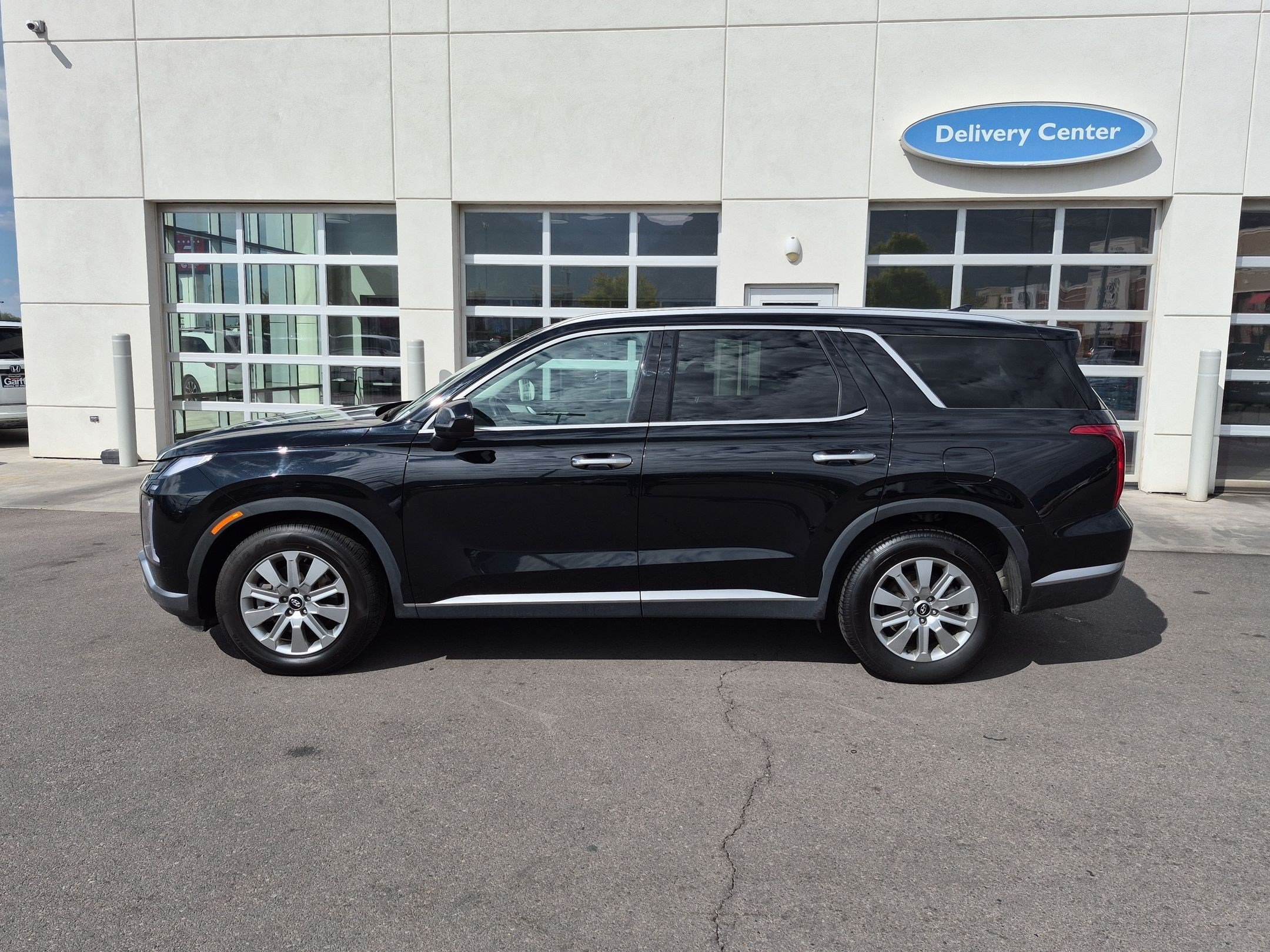 Used 2024 Abyss Black Pearl Hyundai SEL 7P image 7