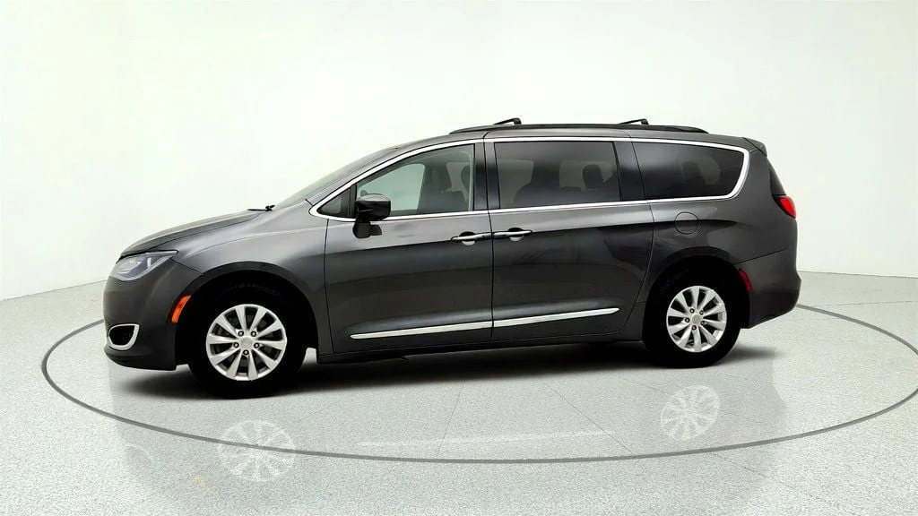 Used 2017 Granite Crystal Metallic Clearcoat Chrysler Touring-L 4dr Wagon 8-Seater w/ SafetyTec & Uconnect 8.4 image 8