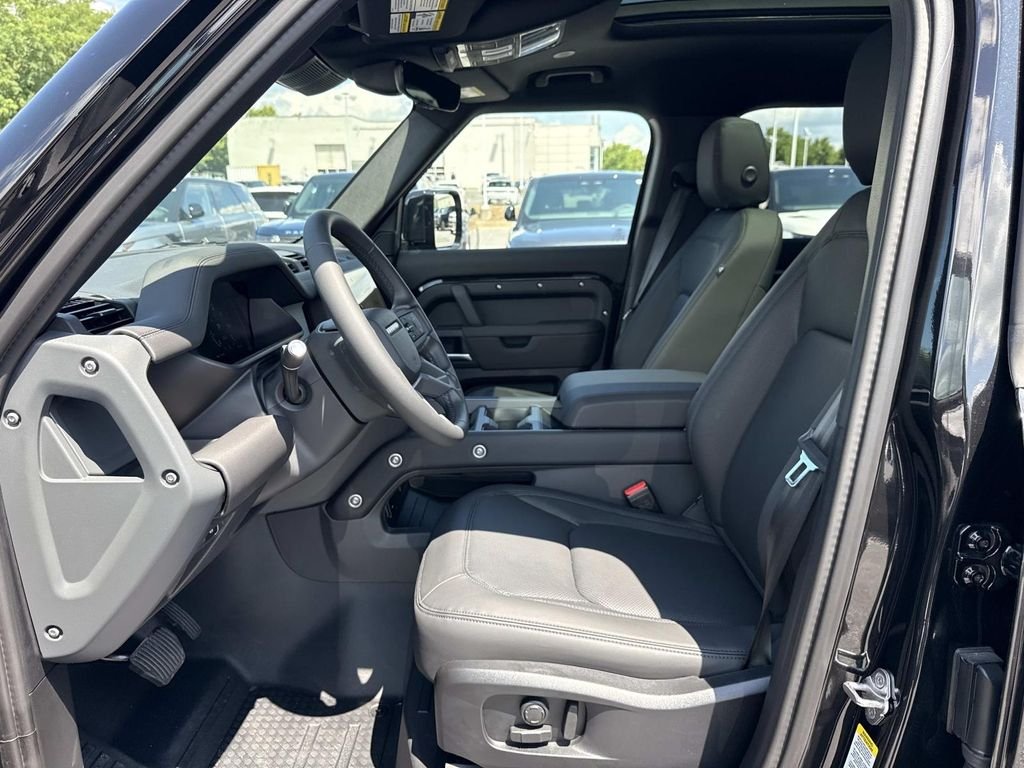 New 2026 Santorini Black Land Rover S image 18