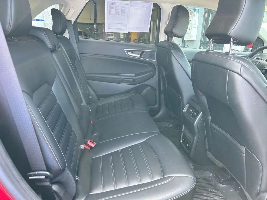 Used 2022 Red Ford SEL image 28