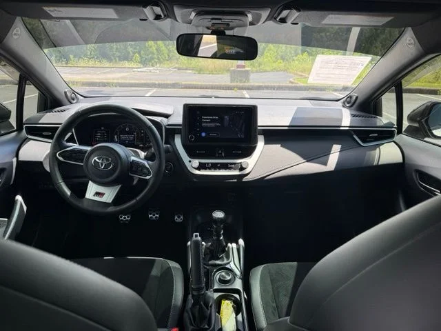 Used 2024  Toyota Premium image 19