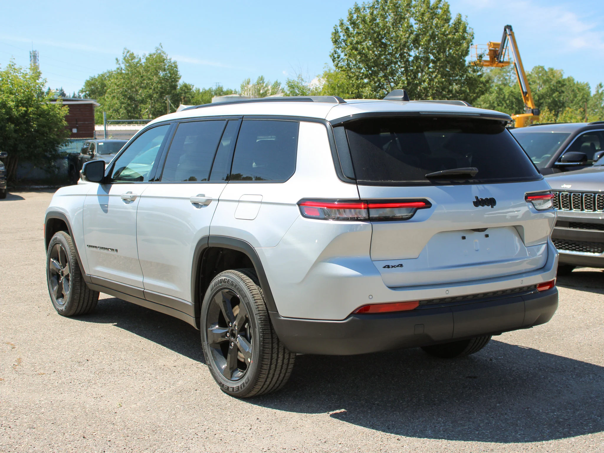 New 2025 Silver Jeep Altitude* 4x4, Sunroof, Heated Leather, Remote Start image 3