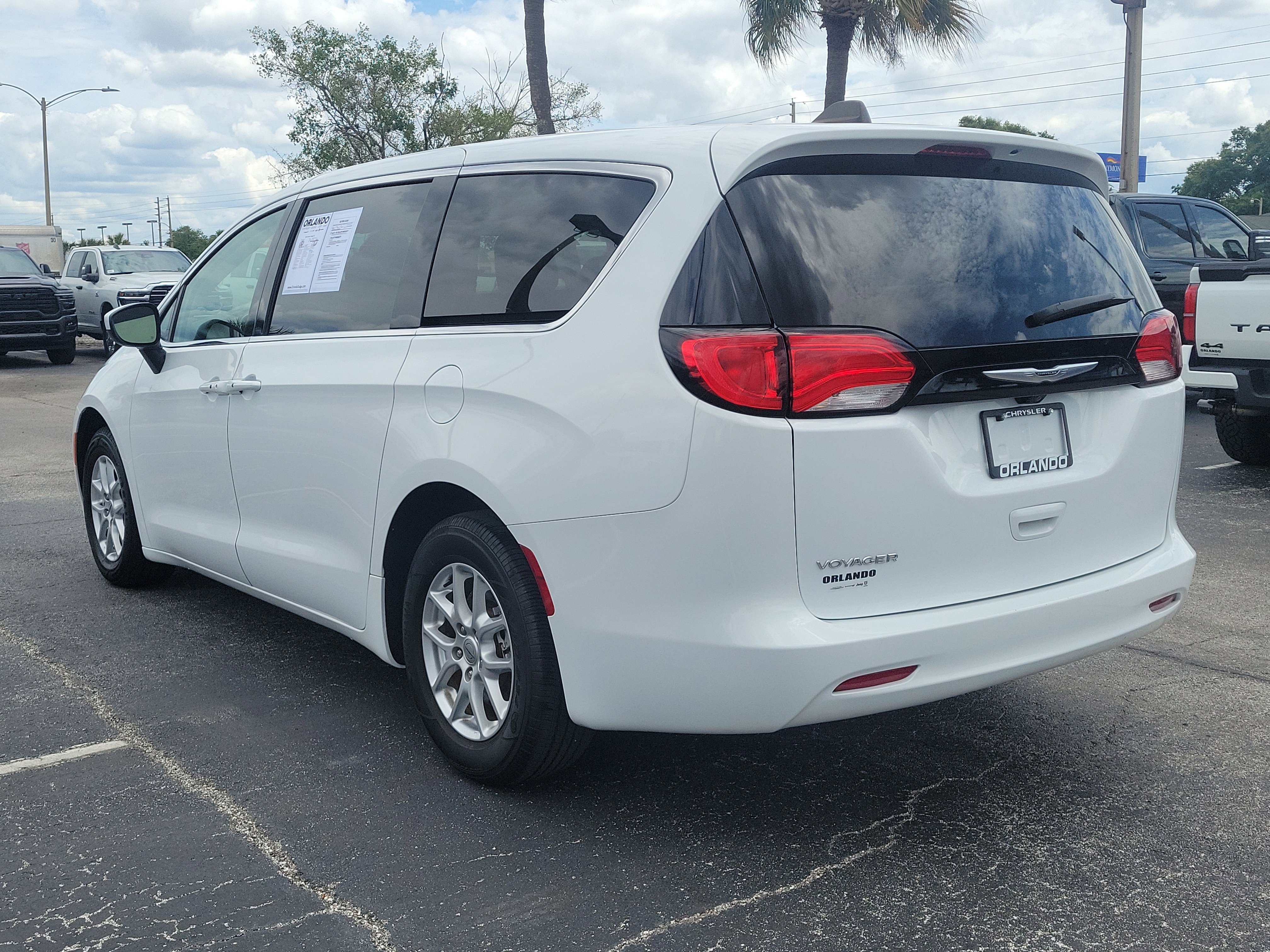 Used 2023 Bright White Clearcoat Chrysler LX image 4