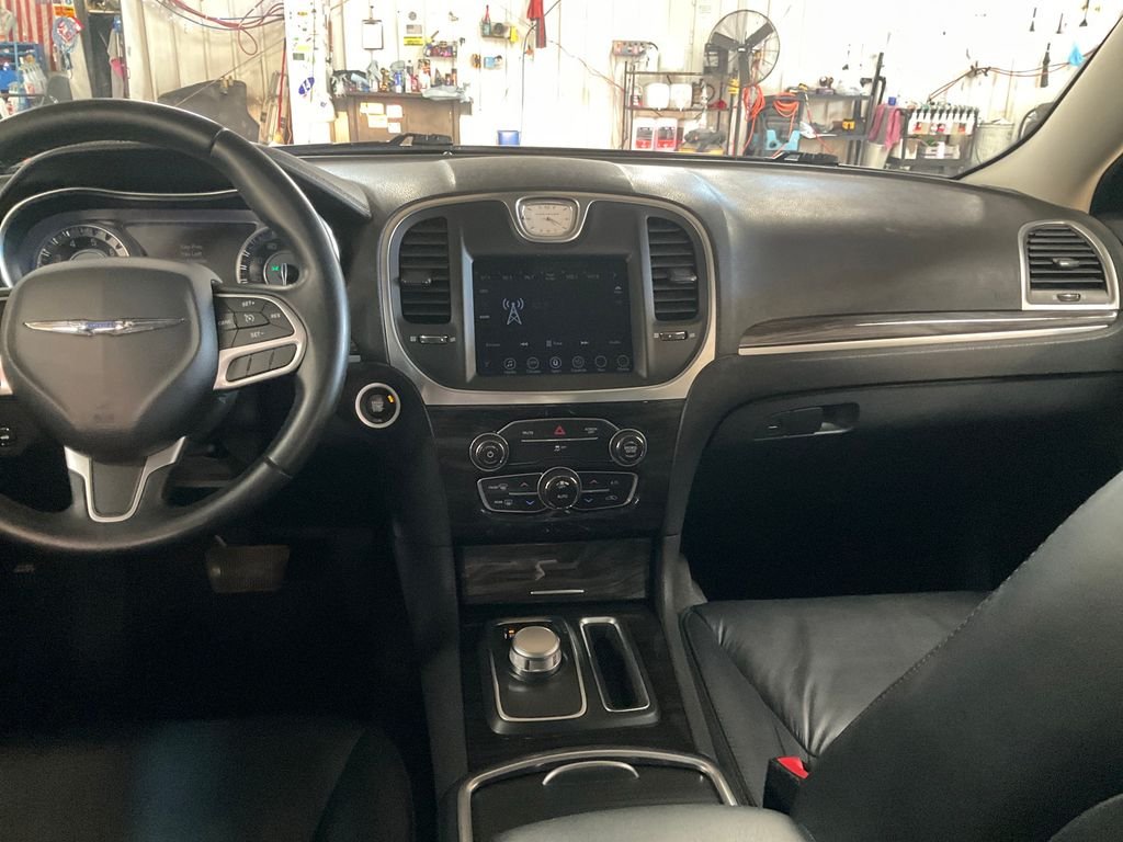 Used 2017 Gray Chrysler Limited image 18