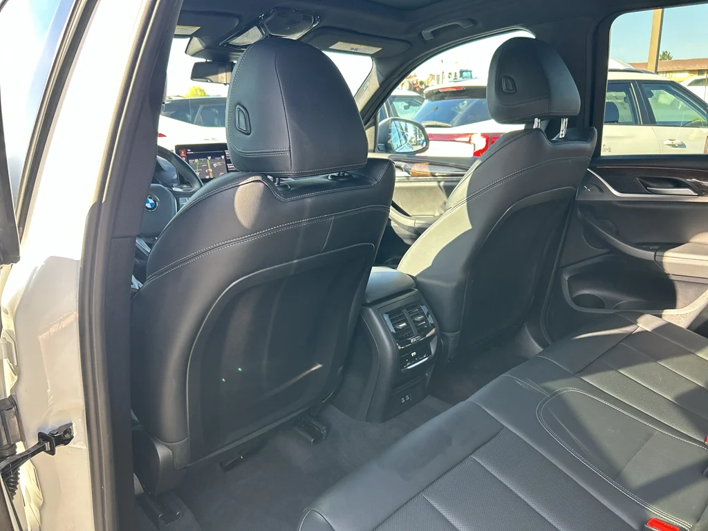 Used 2024 White BMW xDrive30i image 13