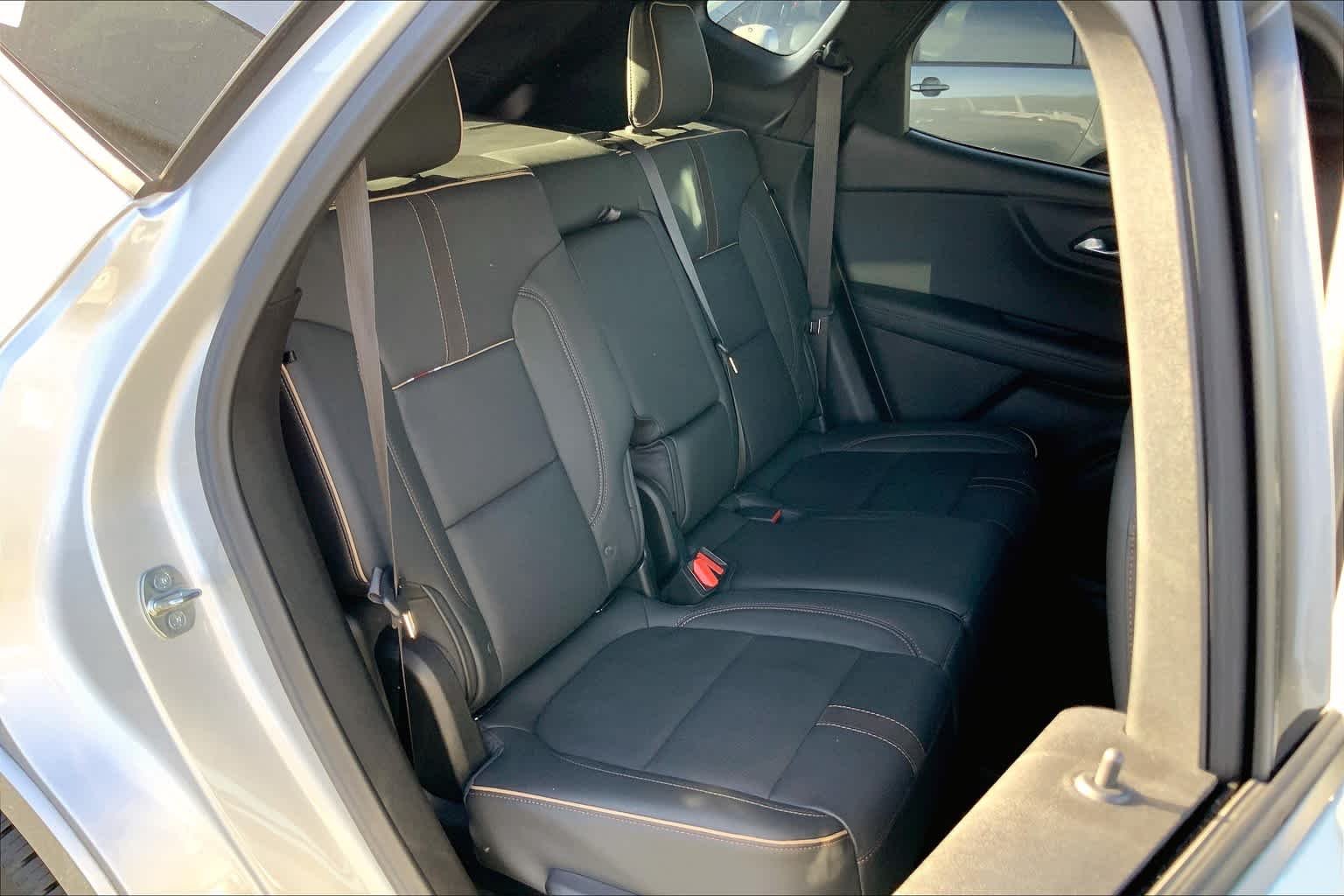 Used 2019 Silver Ice Metallic Chevrolet Premier image 19