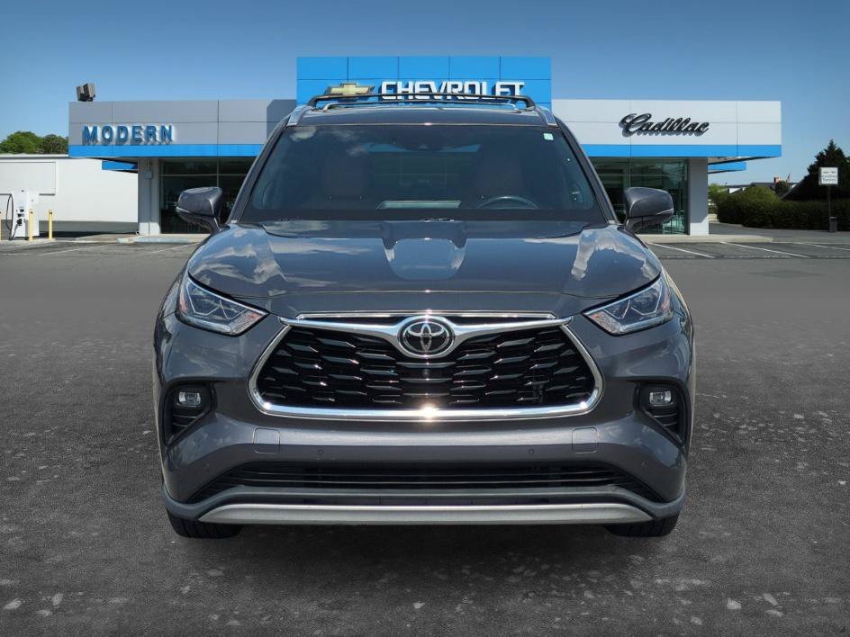 Used 2021 Magnetic Gray Metallic Toyota Platinum image 7