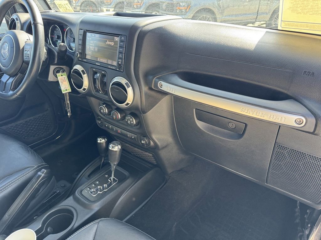 Certified Used 2018 Granite Crystal Clearcoat Metallic Jeep Unlimited Sahara image 7