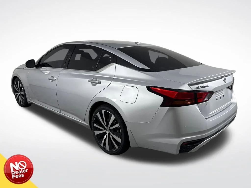 Used 2020 Silver Nissan 2.5 Platinum image 6