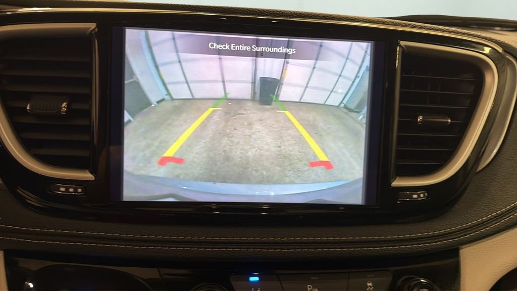 Used 2023 Silver Chrysler Touring L image 21