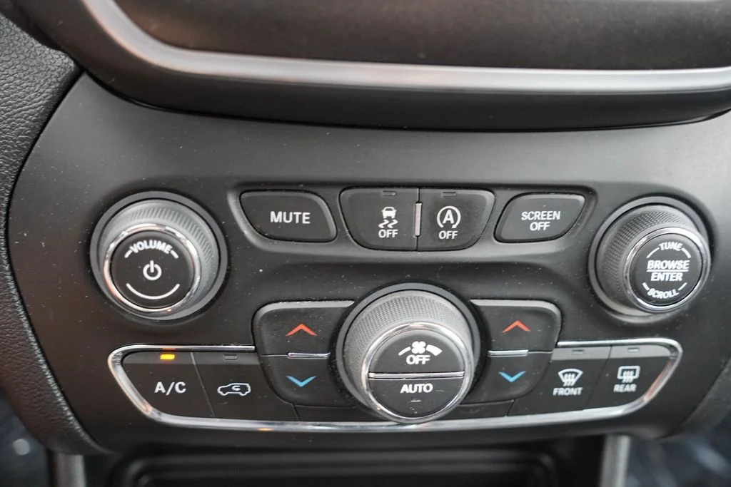 Certified Used 2022 Gray Jeep Trailhawk image 30