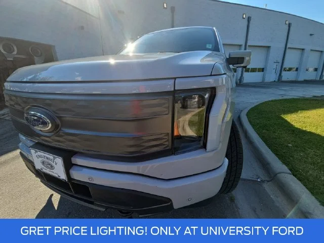 Used 2023 White Ford Lariat image 27