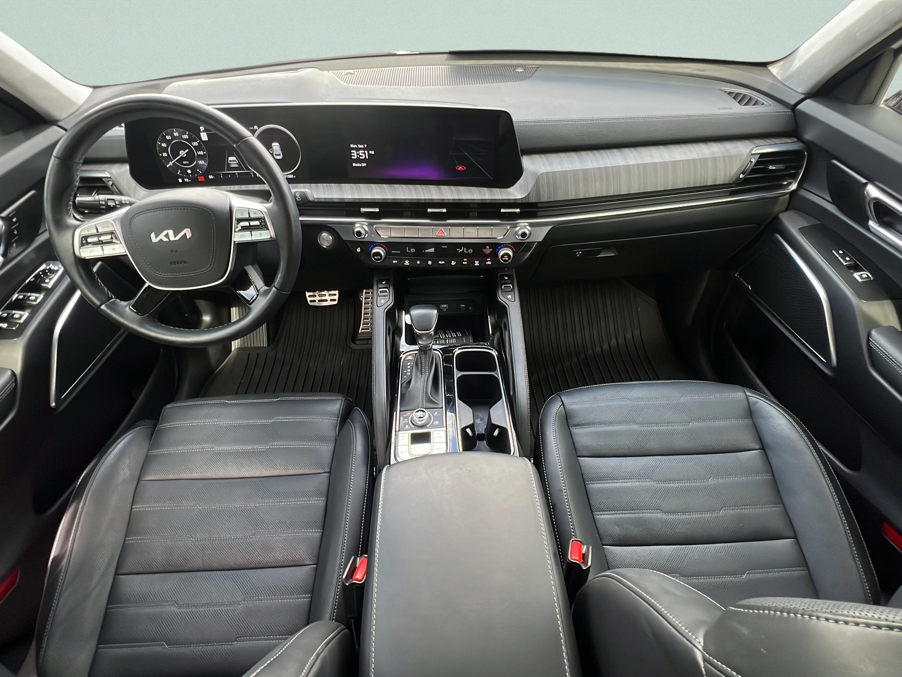 Used 2024 Glacial White Pearl Kia SX Prestige image 14